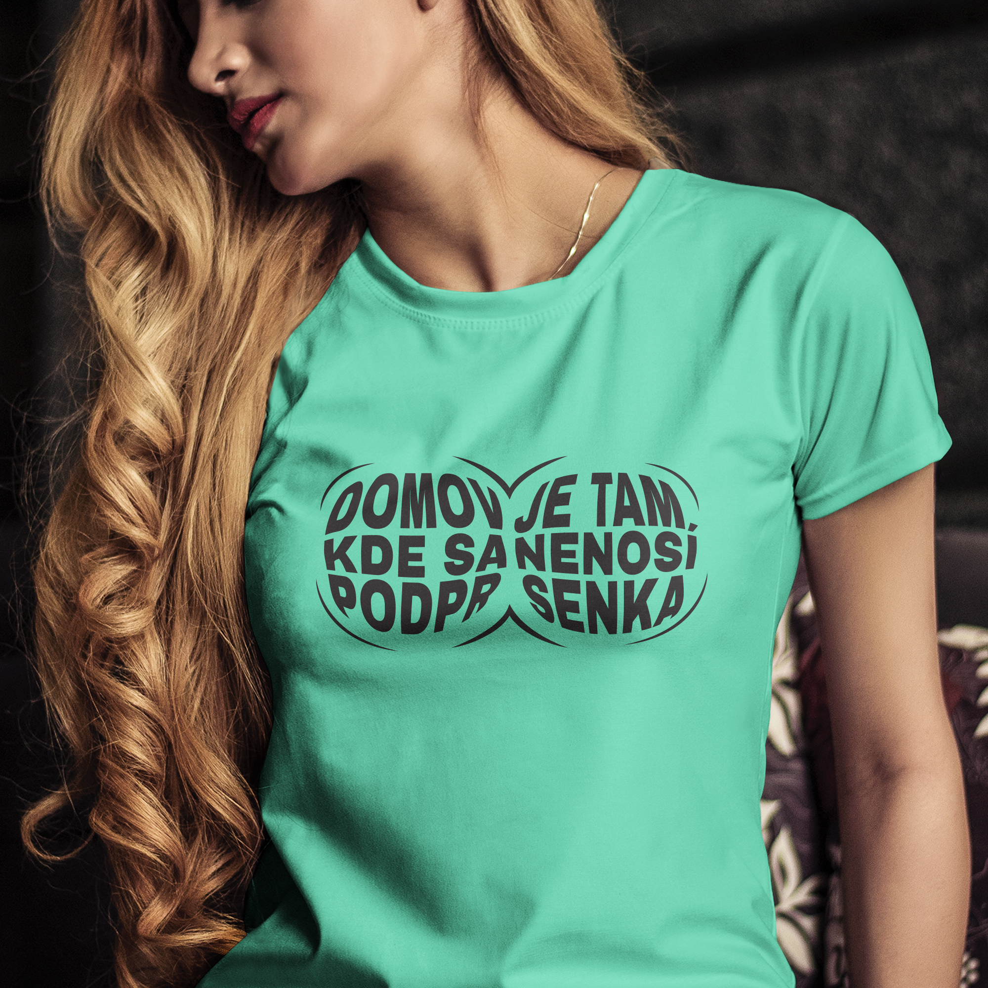 Vtipné tričko s potlačou "Domov je tam kde sa nenosí podprsenka"