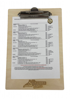 Menu doska s kovovým klipom a logom reštaurácie